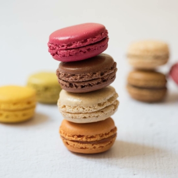 Quand la gourmandise prend de la hauteur 😉
#stohrer #stohrerparis #depuis1730 #macaron