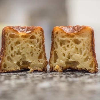 Nos cannelés bordelais sont croustillants sur la surface extérieure, bien moelleux et humides à l'intérieur. Miam !
#stohrer #stohrerparis #depuis1730 #cannelé