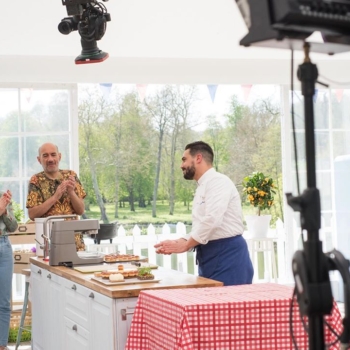 Ne manquez pas le passage de notre chef pâtissier @jeffreycagnes dans le Meilleur Pâtissier ce soir sur M6 ! Il enseignera aux candidats des tours de main de professionnel, prenez note ! 😉
#stohrer #stohrerparis #depuis1730 #lmp