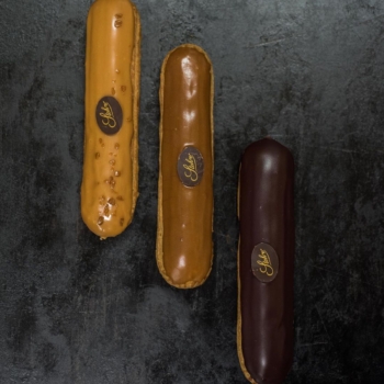 Café, chocolat, caramel… Quel parfum allez-vous déguster en un éclair ? ⚡️
#stohrer #stohrerparis #depuis1730 #eclair