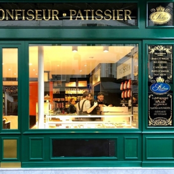 Encore une nouvelle coloc’ de choc-olats, bonbons, caramels et pâtisseries avec @alameredefamille ! 🔑🗝😉
Retrouvez les produits emblématiques et gourmands de nos deux Maisons, les plus anciennes de Paris, au 95 rue Cambronne dans le 15e arrondissement !
#stohrer #stohrerparis #depuis1730 #alameredefamille