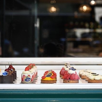 Difficile de choisir 😉
#stohrer #stohrerparis #depuis1730 #patisserie